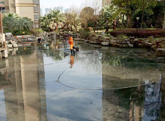 新邵景观池淤泥清理
