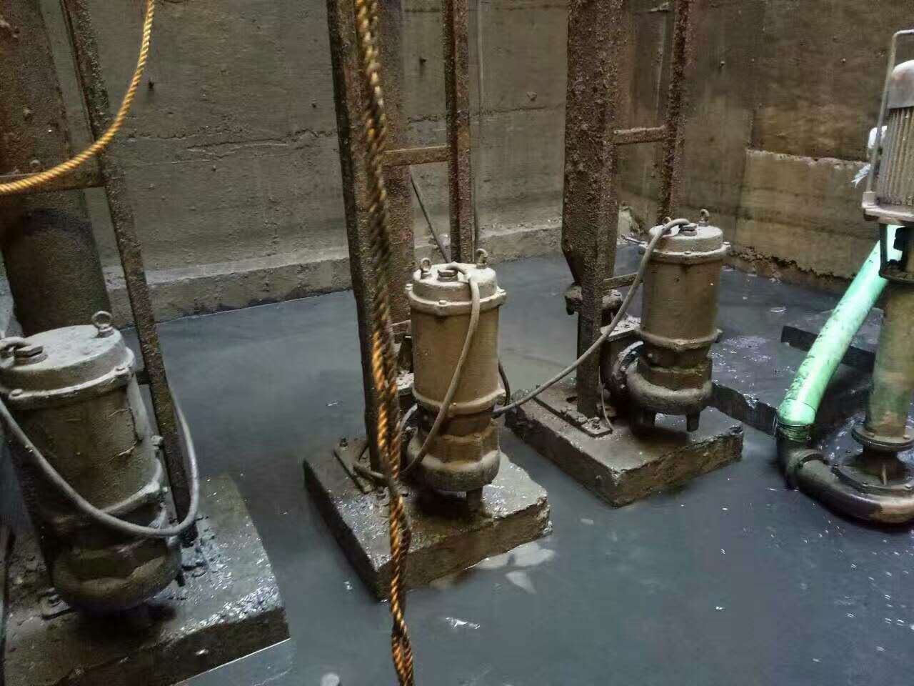 新邵污水池清理