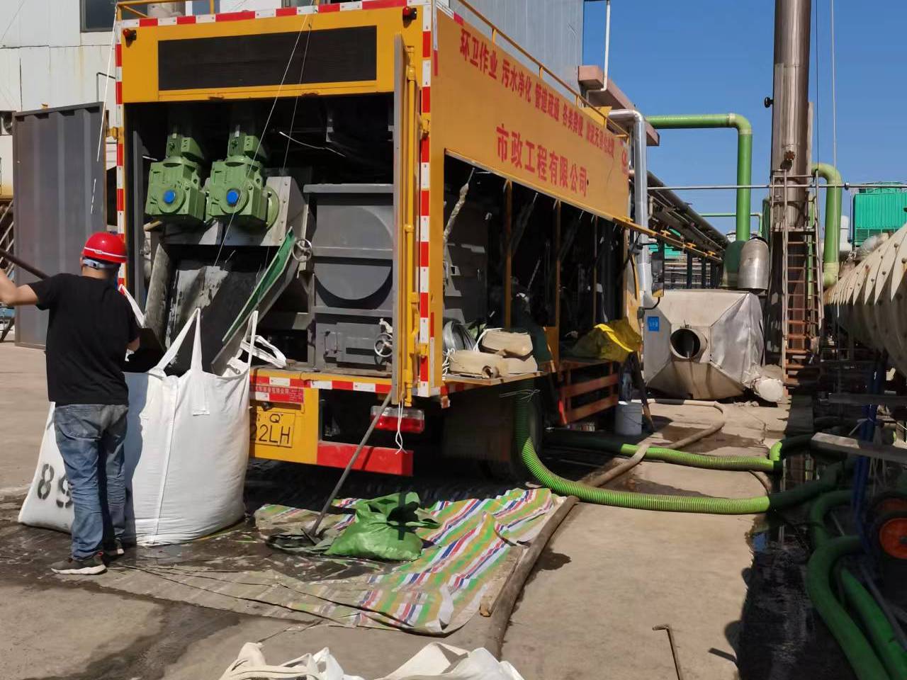 新邵淤泥压干处理